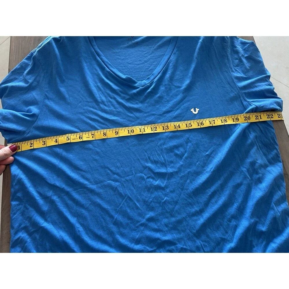 TRUE RELIGION Shirt Mens XL Blue V Neck Horseshoe Logo Cotton Short Sleeve Tee